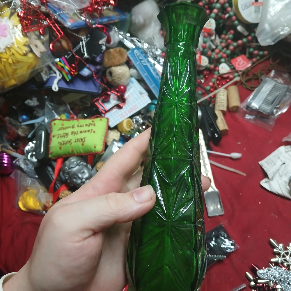 vintage emerald green glass bud vase Anchor Hocking Starburst Pattern